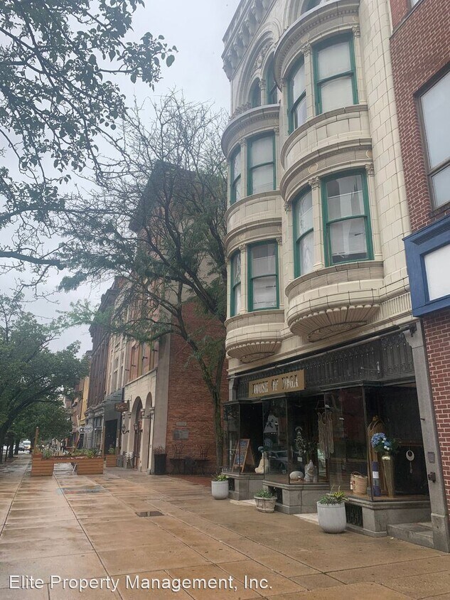 Building Photo - 2 br, 1 bath House - 17 W Market St., Unit 4C