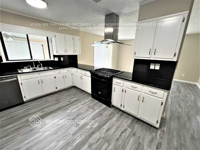 Foto del edificio - 5006 Stoney Point Cir