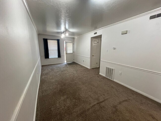 Building Photo - Cute two bedroom apartment for rent in Pro...