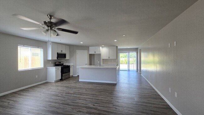 Building Photo - 1837 Walnut Dr