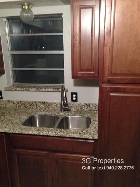 Building Photo - 963 Pebblebrook Dr