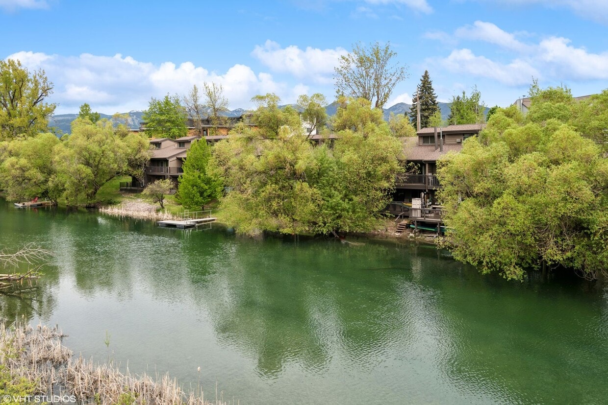 Primary Photo - Whitefish River furnished Townhome