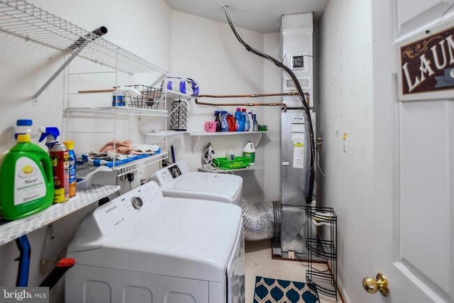 Building Photo - 5003 Hollington Dr