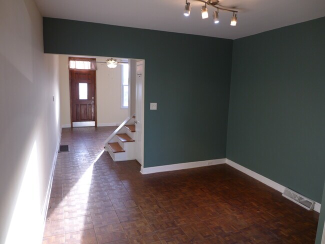 Foto del edificio - 1821 S Hanover St