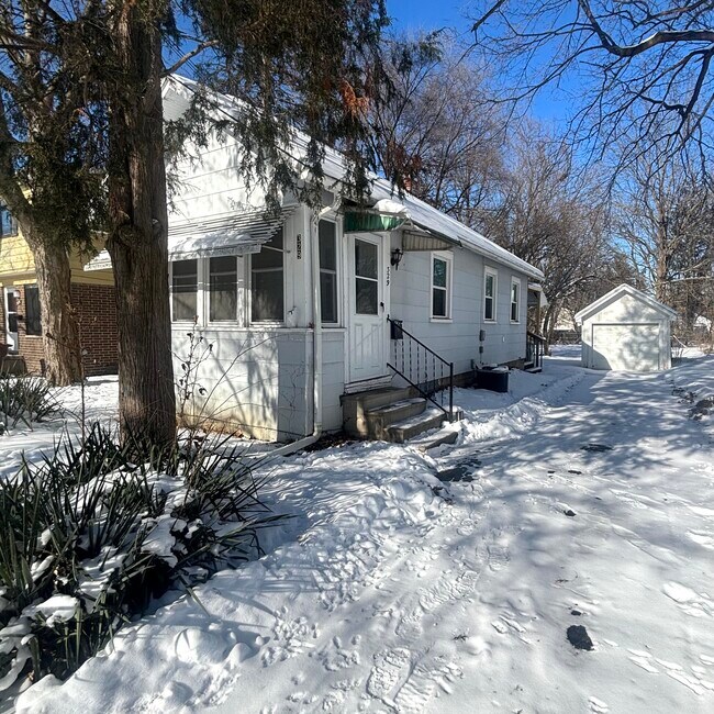 Foto del edificio - 329 Fenton St