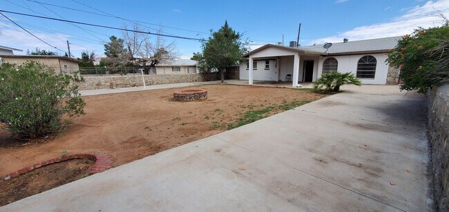 Foto del edificio - 7608 Cielo Vista Dr