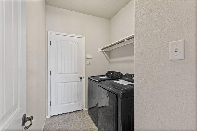 Building Photo - 205 Whitman Dr
