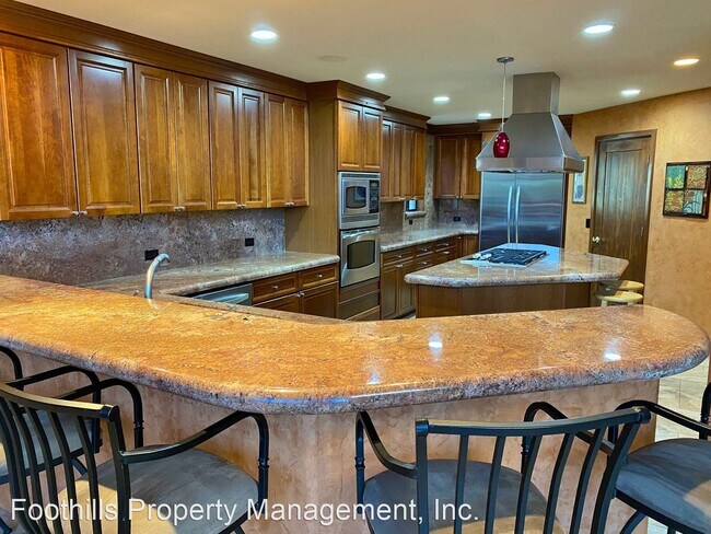 Building Photo - 3 br, 2.5 bath House - 390 Birch Blvd