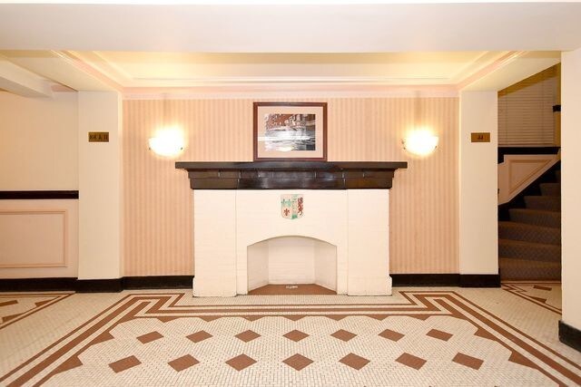 Building Photo - 208 N Oak Park Ave