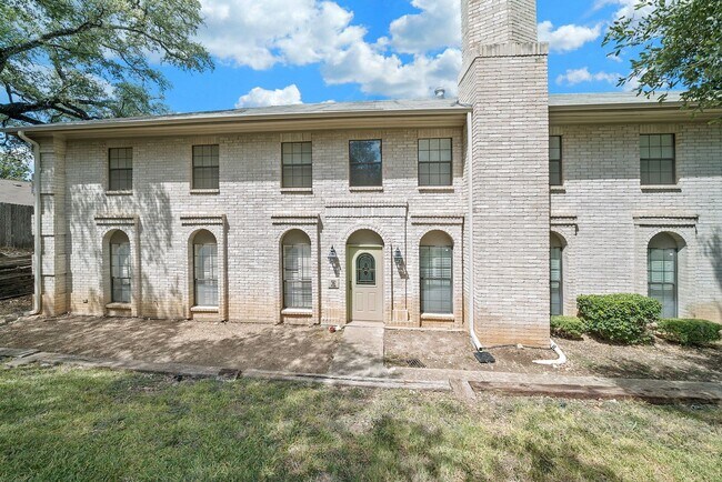 Building Photo - Fredericksburg_8415