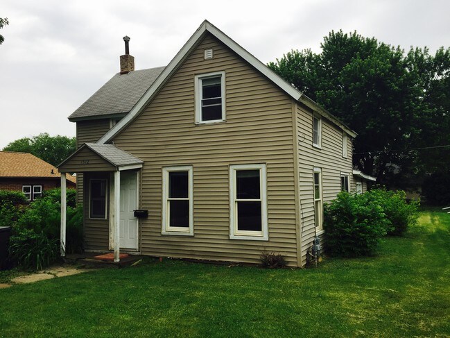 Building Photo - 1512 Iowa St