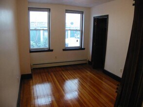 Building Photo - 23 Elm St