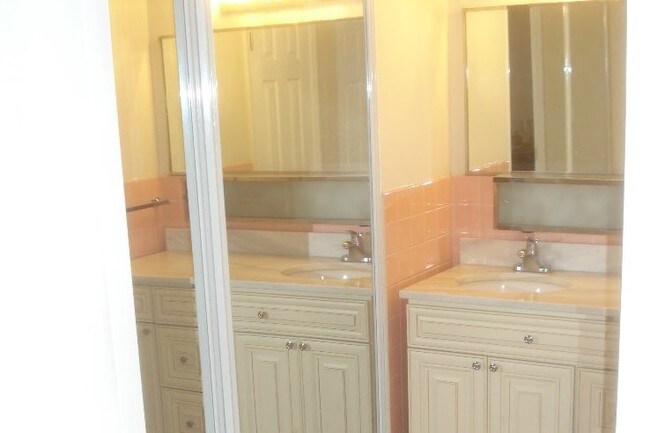 Vanity w/ Mirrored Closet Door - 1440 N St NW