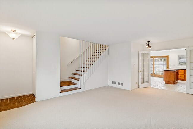 Foto del edificio - 825 Country Club Dr