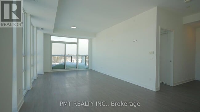 Photo du bâtiment - 681 Yonge St