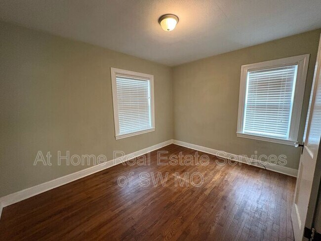 Foto del edificio - 1913 S Dollison Ave