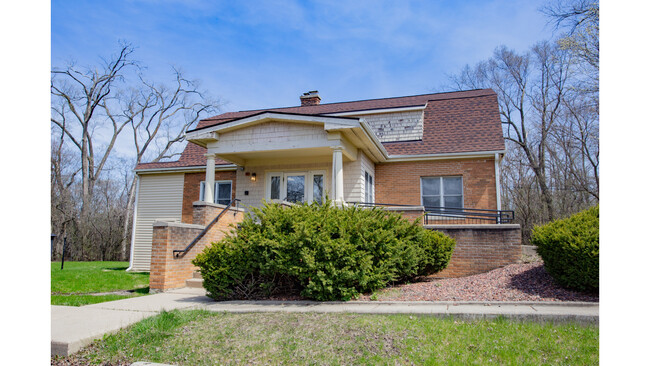 Foto del edificio - 1305 Oswego Rd