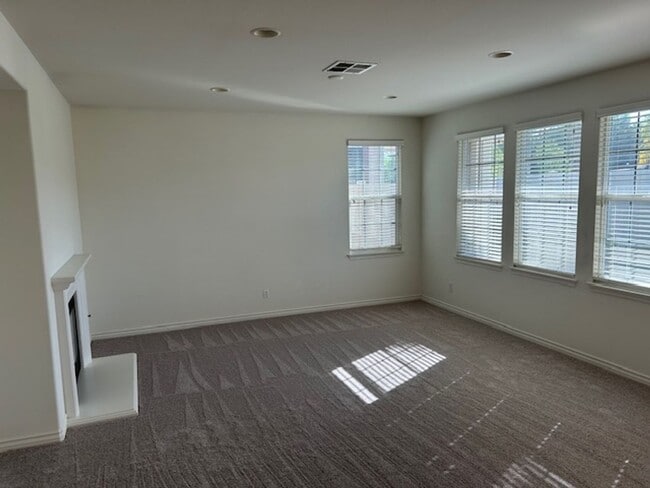 Building Photo - 40352 Charlesburg Dr