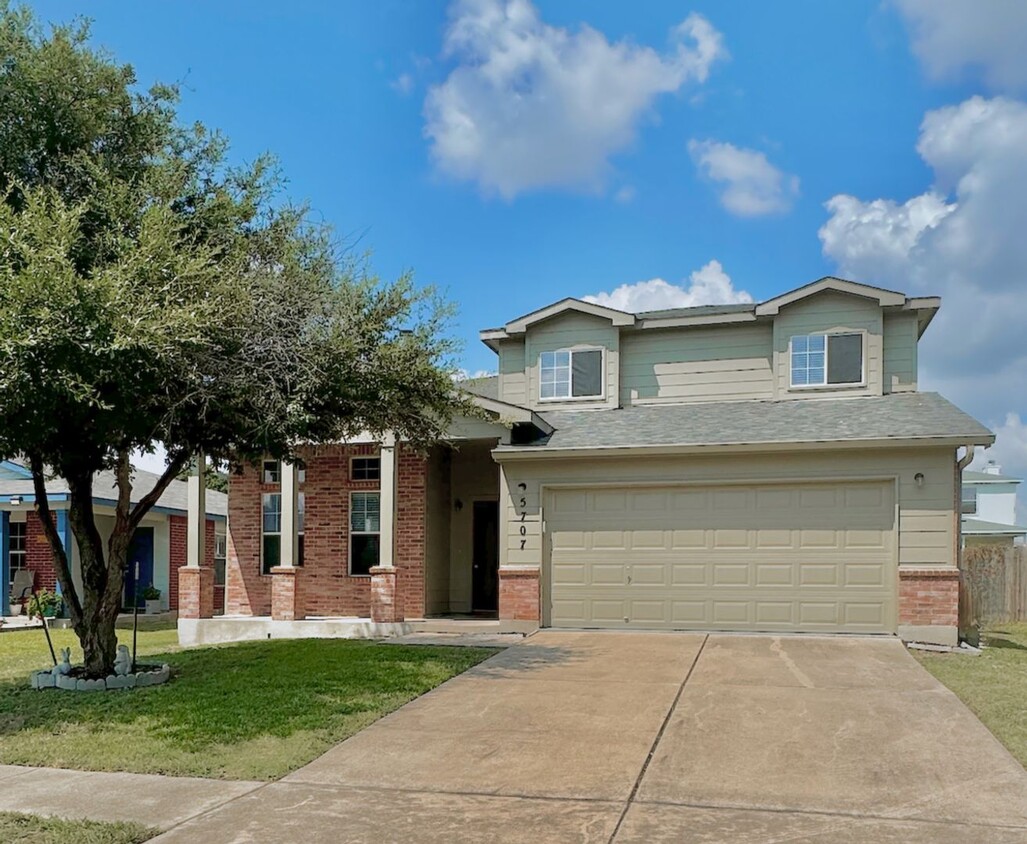 Primary Photo - Desirable Highlands at Sagert Ranch neighb...