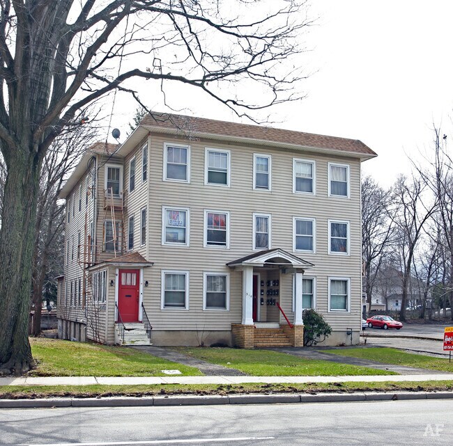 Primary Photo - 310 E Main St