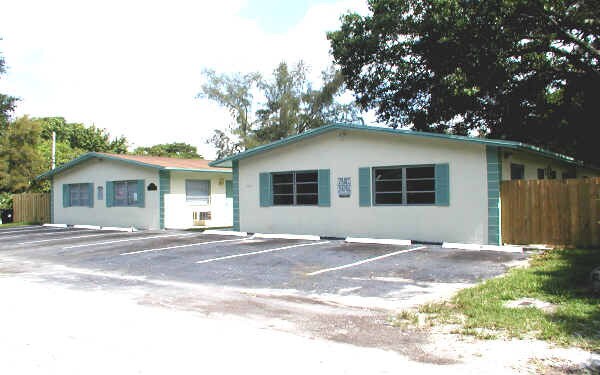 Building Photo - Tequesta Square