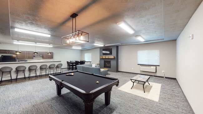 Building Photo - Hillcrest Apartments