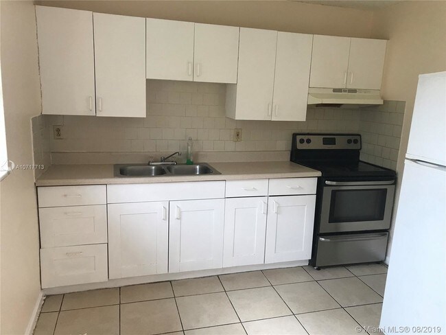 Foto del edificio - 1634 W 9th St