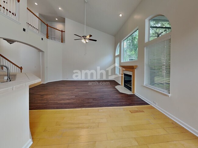 Foto del edificio - 240 Sweetbrier Branch Ln