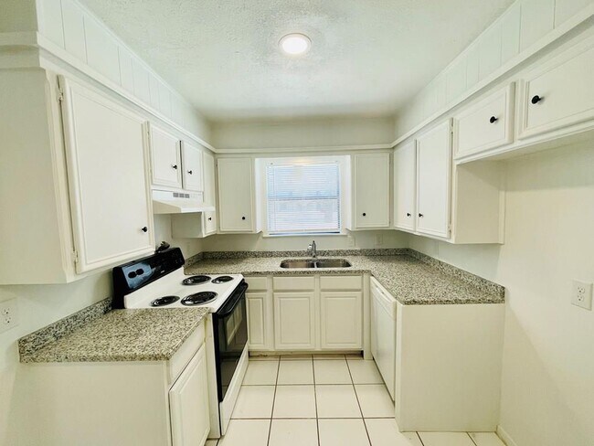 Foto del edificio - 1203 Redwood St