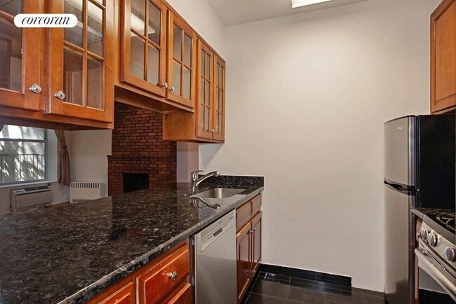 Building Photo - 164 W 83rd St