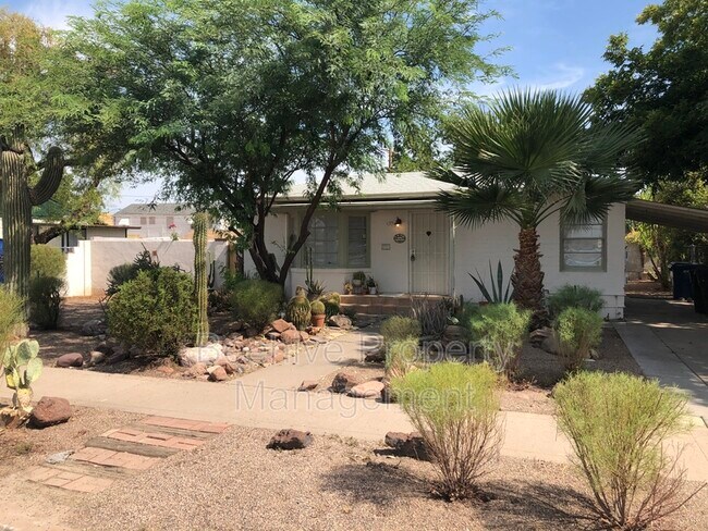 Building Photo - 430 E Kimball Ave