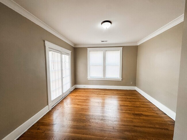 Foto del edificio - 1659 Jackson Ave