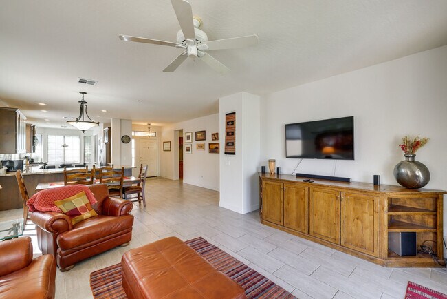 Foto del edificio - 7316 E Whispering Wind Dr