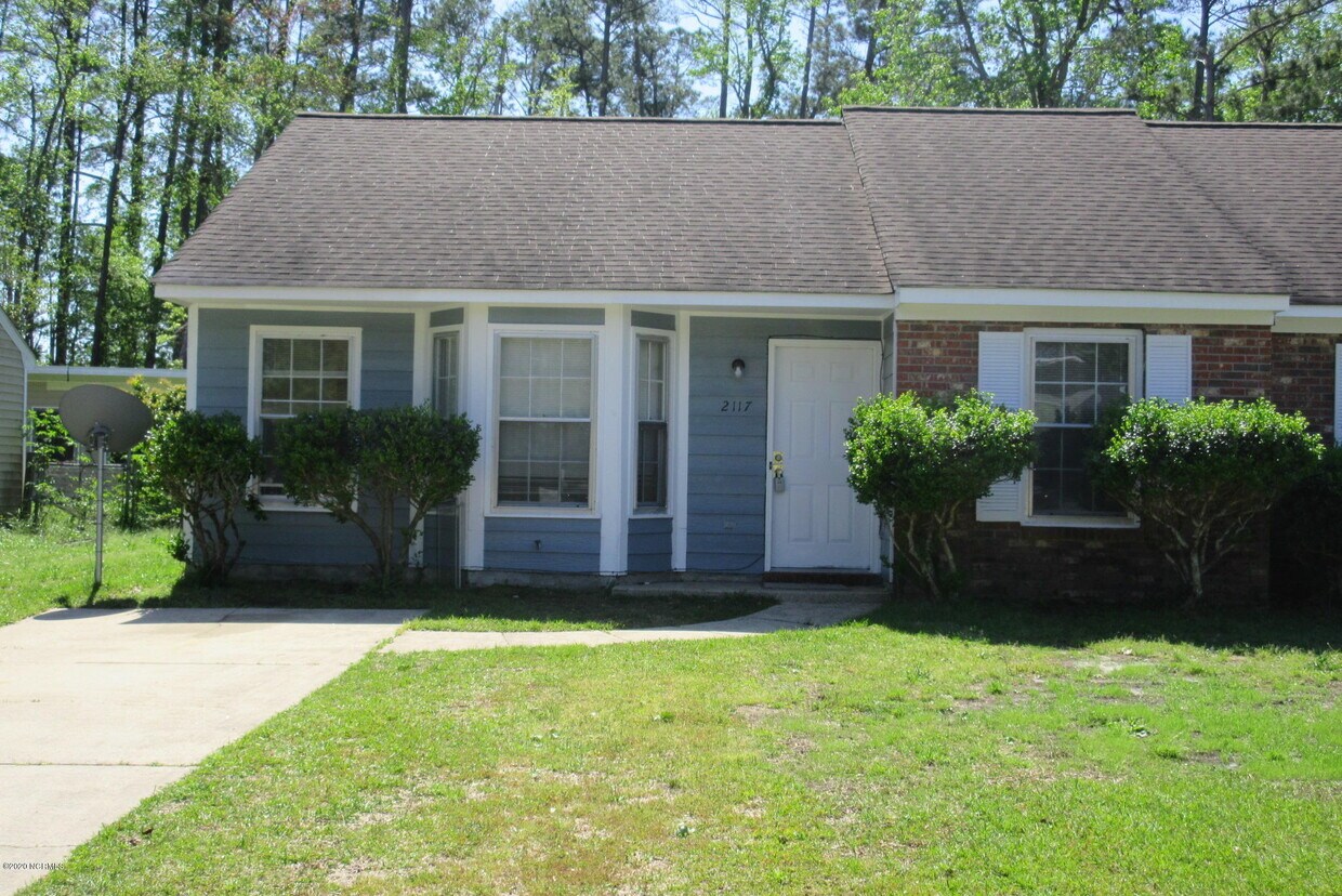 2117 Rolling Ridge Dr, Midway Park, NC 28544 Townhome Rentals in