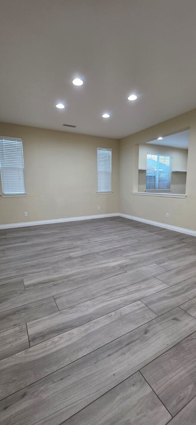 Foto del edificio - 14313 Florence St