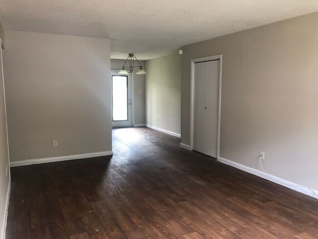 Foto del edificio - 3bedrooms 2 baths condo in Palms West Avai...