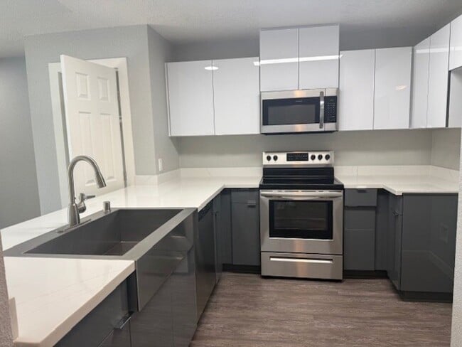 Interior Photo - River House Apartments
