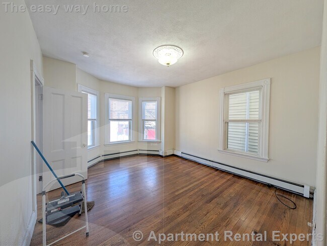 Building Photo - 392 Washington St