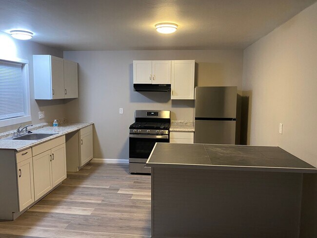 Foto del edificio - 1704-1706 Harrison St (J&amp;L)