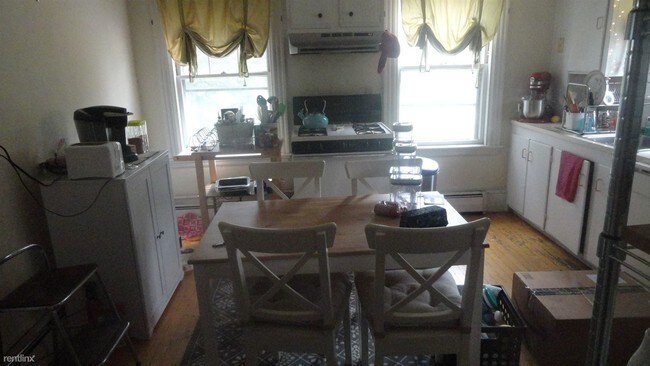 Building Photo - 3 br, 1 bath Apartment - 25 Hardwick St