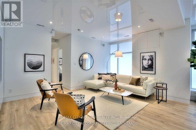 Building Photo - 29 Camden St