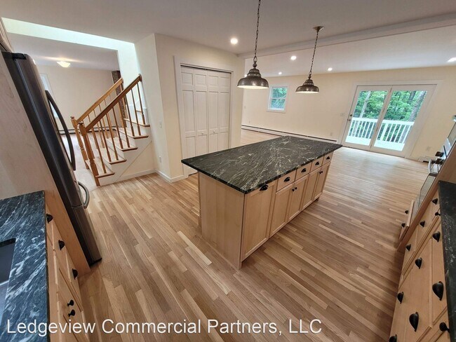 Foto del edificio - 4 br, 2.5 bath House - 467 Shaker St.