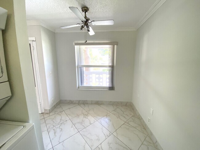 Foto del edificio - 2480 Juniper Dr