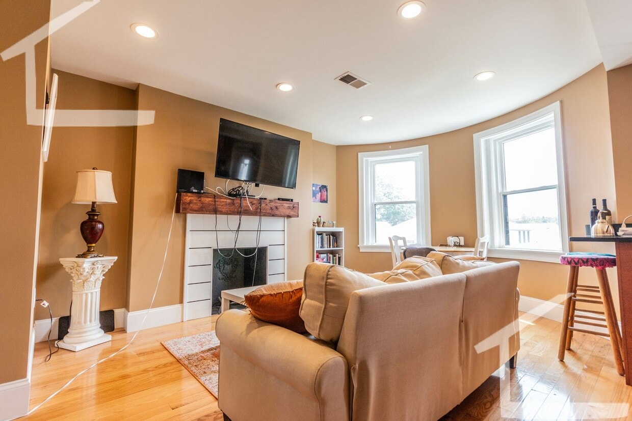 HOT BROOKLINE LISTING!!!!! - HOT BROOKLINE LISTING!!!!!