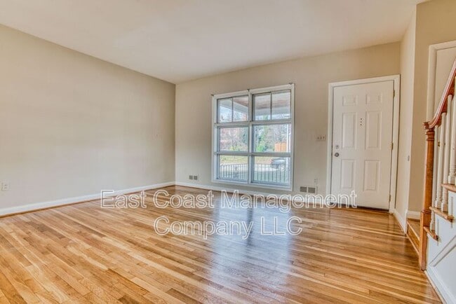 Foto del edificio - 6149 Dunroming Rd