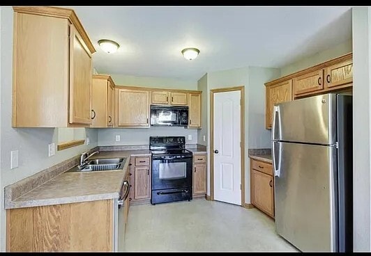 Building Photo - 1654 NW Garrett Dr