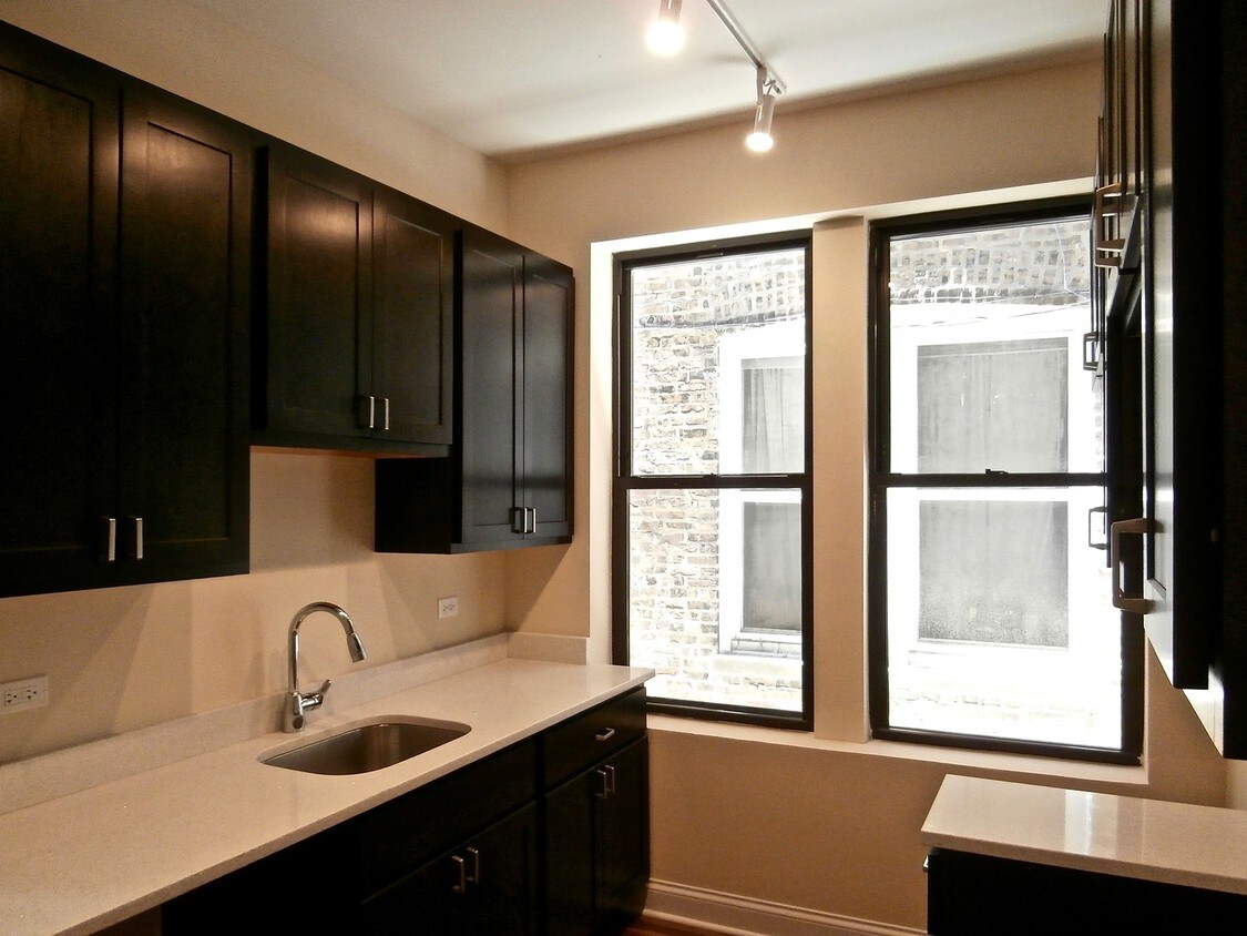 Foto principal - 2612 W Augusta Blvd