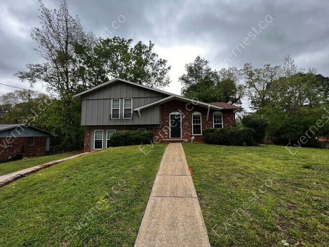 Foto del edificio - 2902 Tall Tree Ln