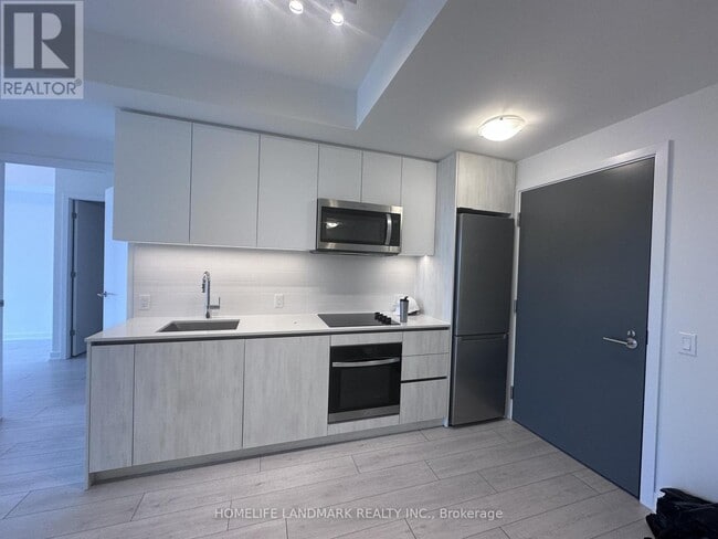 Photo du bâtiment - 5858 Yonge St