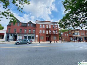 Building Photo - 429 E 4th St